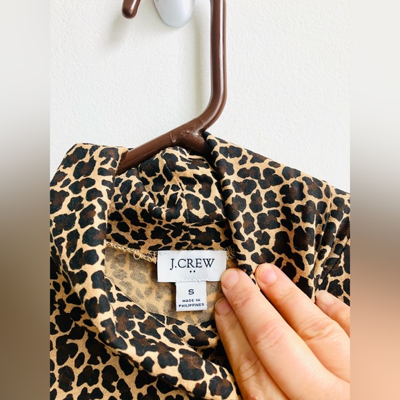 J. Crew Close Fit Leopard Print Turtleneck Shirt Blouse size small sm - Picture 2 of 2